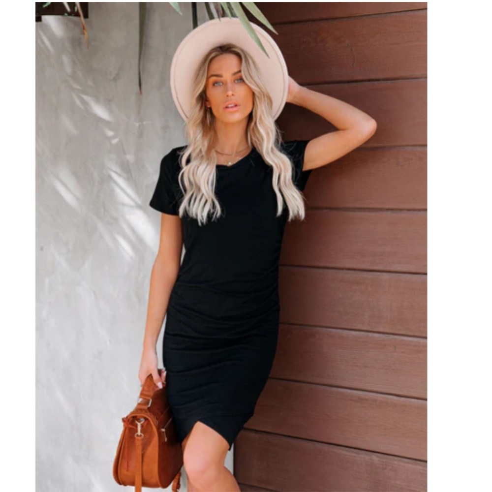 VICI FRANCESCA SHORT SLEEVE RUCHED KNIT DRESS - BLACK size L